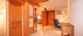 Châtel Apartment 4 rooms, 8 pers, near center with balcony