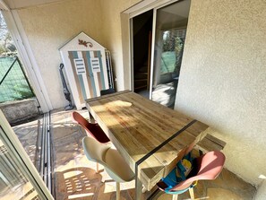 屋外ダイニングエリア