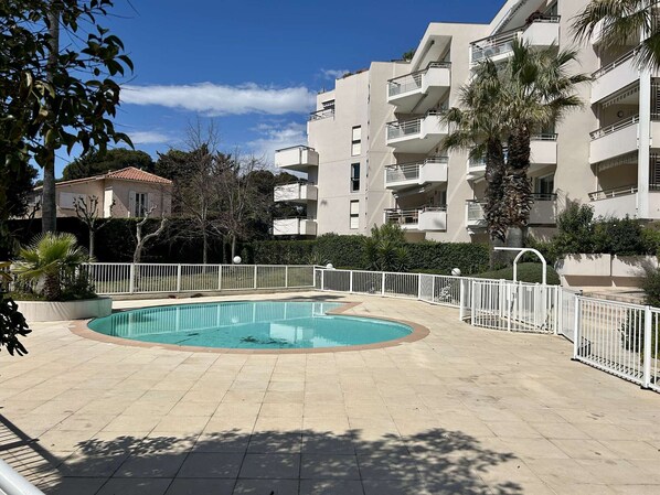 Pool - Modern apartment in Saint-Raphaël, 2 bedrooms (Saint-Raphaël)
