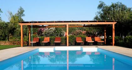 Quiet detached country house, countryside &coast 22km, shared pool, restaurant.