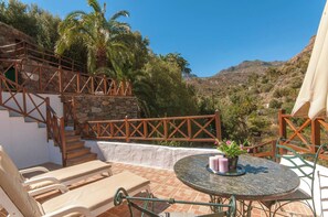 Cottage | Balcony - House in Santa Lucia With Solarium Pool (San Bartolomé de Tirajana)