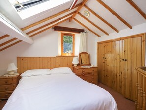1 Schlafzimmer, individuell dekoriert, individuell eingerichtet