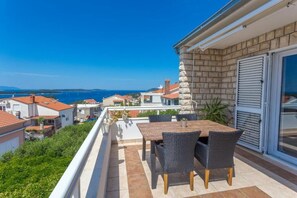 Lejlighed - balkon - delvis havudsigt | Balkon
