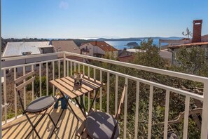 Lejlighed - balkon - delvis havudsigt | Balkon
