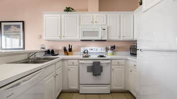 冰箱、微波炉、烤箱、炉灶