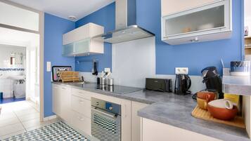 Réfrigérateur, micro-ondes, four, lave-vaisselle