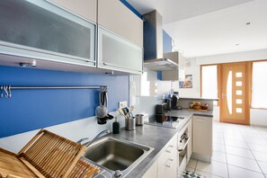 Réfrigérateur, micro-ondes, four, lave-vaisselle