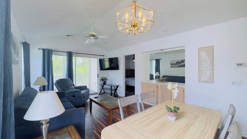 River Oaks Gorgeous 2BR condo