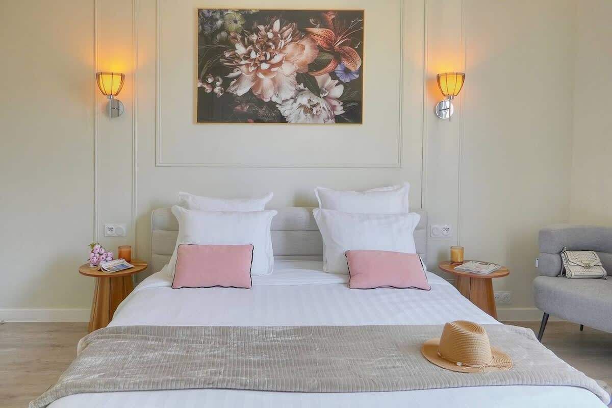 2 Schlafzimmer, Schreibtisch, Bügeleisen/Bügelbrett, Reisekinderbett