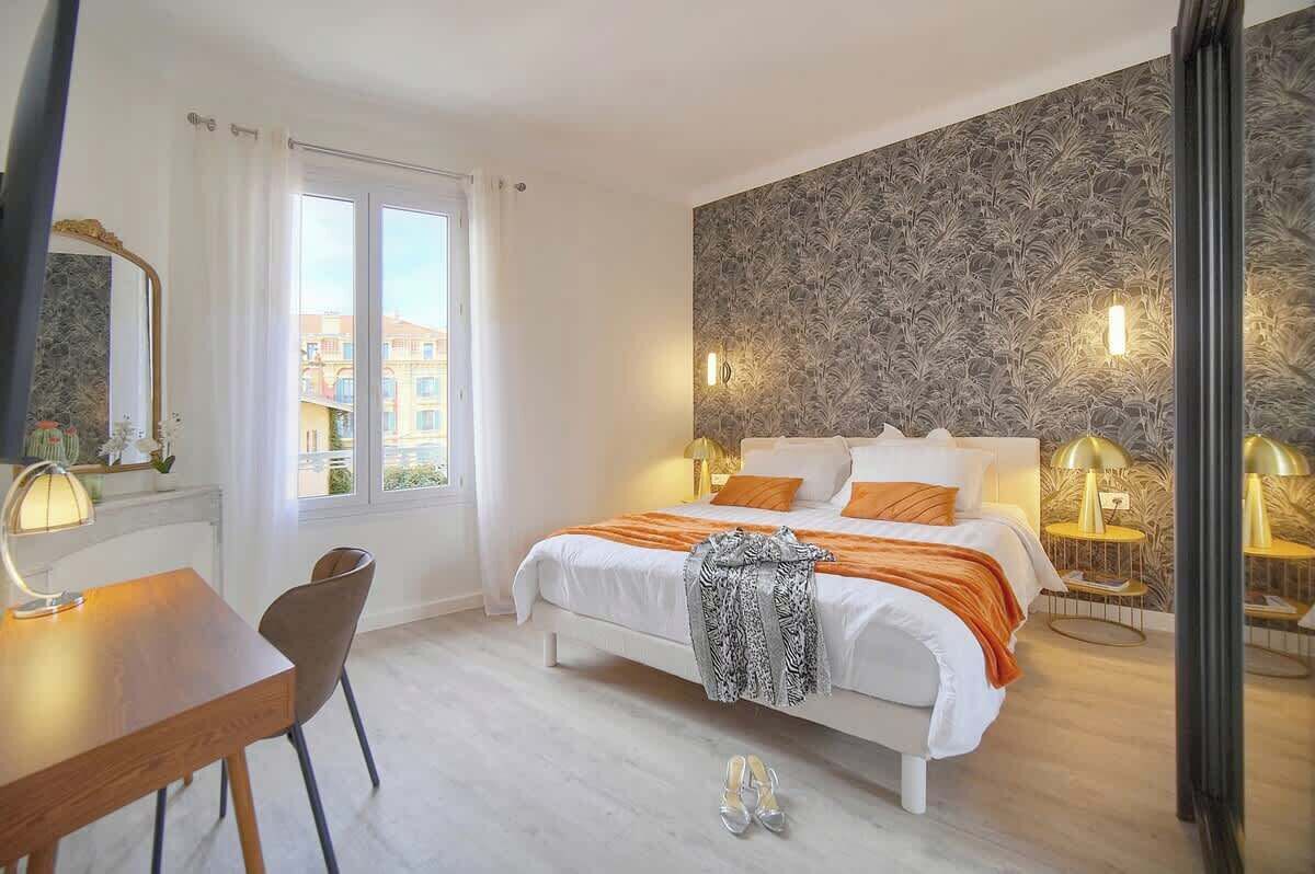 2 bedrooms, desk, iron/ironing board, WiFi