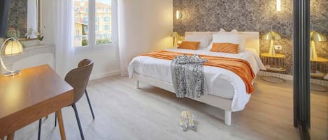 2 bedrooms, desk, iron/ironing board, WiFi