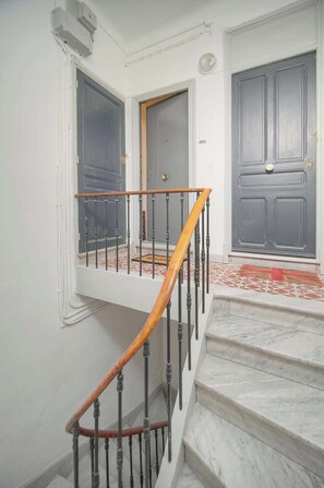 Interior - EMILY 2BR 2baths with AC near the Palais (Cannes)