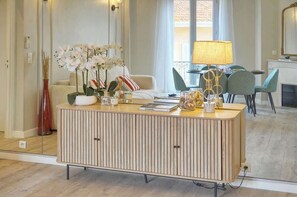 Interior - EMILY 2BR 2baths with AC near the Palais (Cannes)