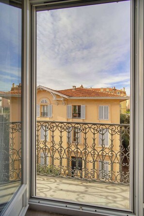 Interior - EMILY 2BR 2baths with AC near the Palais (Cannes)