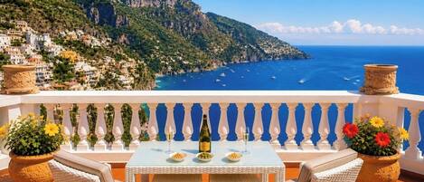 Deluxe Suite, Sea View | Terrace/patio