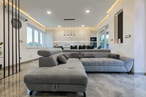 TV, fireplace, video games, offices