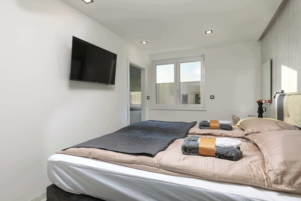 4 habitaciones, escritorio, tabla de planchar con plancha y wifi 