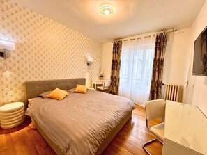 2 bedrooms, desk, iron/ironing board, free WiFi