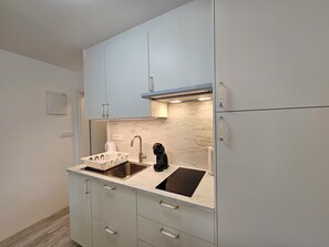 Fridge, microwave, coffee/tea maker, electric kettle