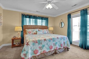 3 bedrooms, WiFi, bed sheets - Paws & Relax Island Retreat (Carolina Beach)