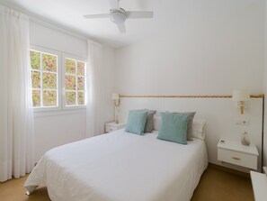 Bungalow | 1 dormitorio y tabla de planchar con plancha