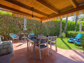 Bungalow | Restaurang utomhus