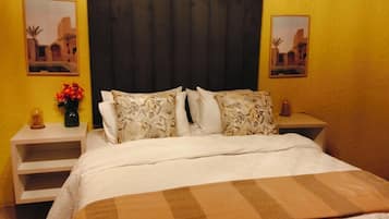 4 bedrooms, iron/ironing board, WiFi, bed sheets