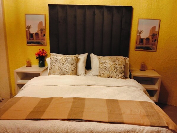 4 bedrooms, iron/ironing board, WiFi, bed sheets