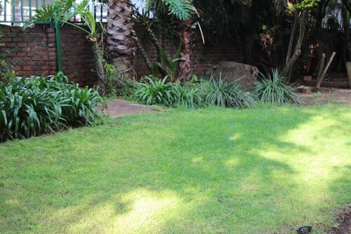 Peaceful lodge with  free WiFi in Kempton Park, near airport, near airport