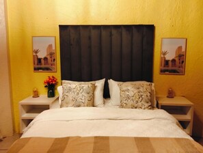 4 habitaciones, tabla de planchar con plancha, wifi y ropa de cama 