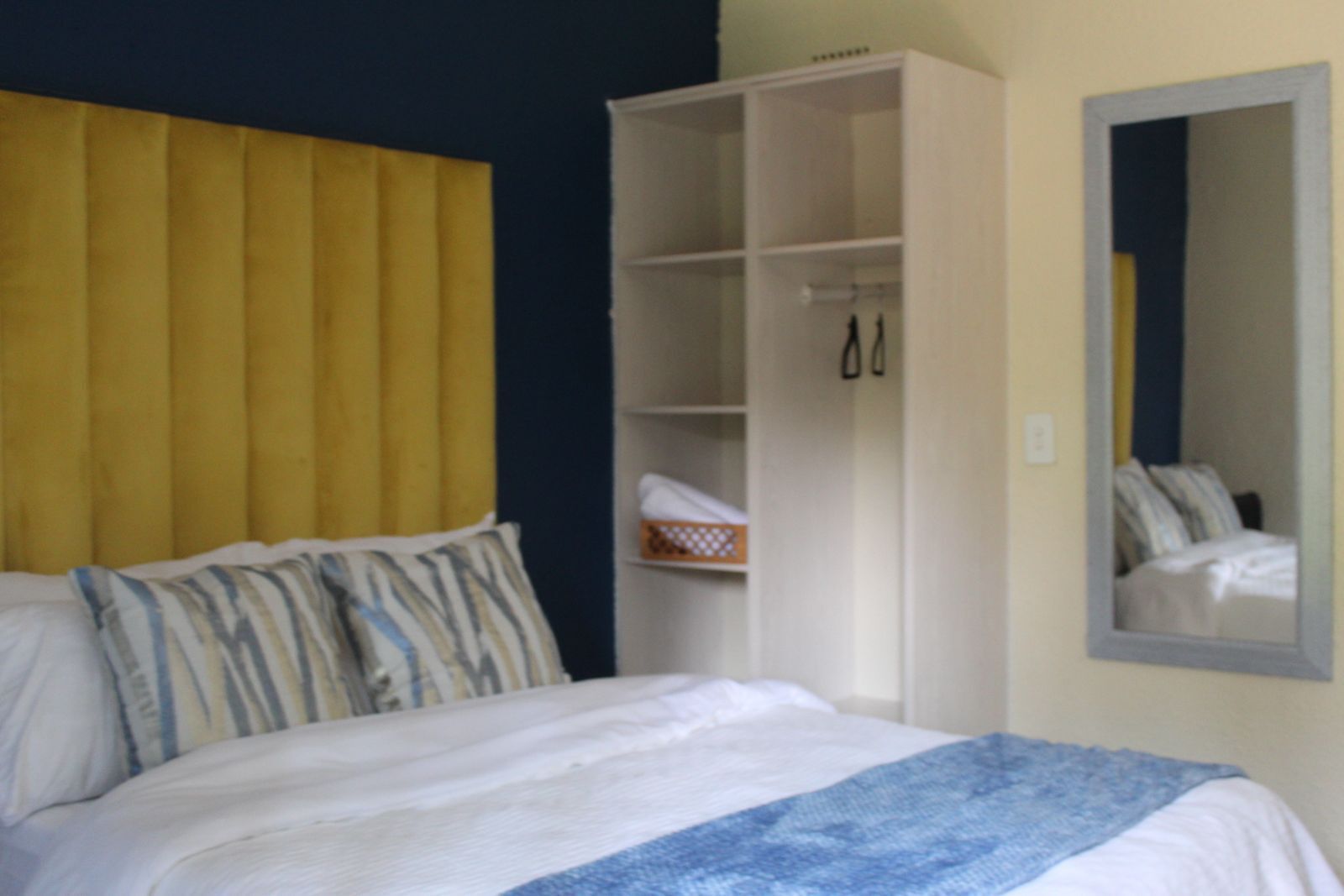 4 habitaciones, tabla de planchar con plancha, wifi y ropa de cama 