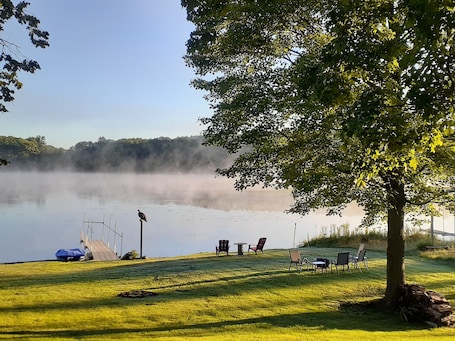 Áreas de la propiedad. Cozy 1 Bdrm cabin/sleeps max 4. Fireplace/Lakefront/Boats included Open all year