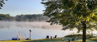 Cozy 1 Bdrm cabin/sleeps 4. Fireplace/Lakefront/Boats available. Open all year