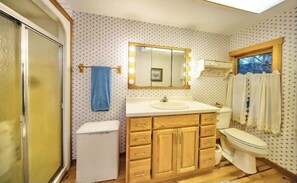 Shower, hair dryer, towels - Pines of Three Lakes (Eagle River)