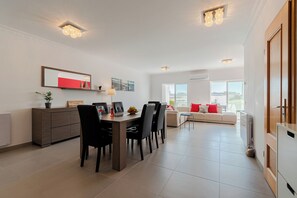 Dining - 3 bedroom villa in Olhos de Água, Albufeira, with pool, 800 m from the beach (Albufeira)