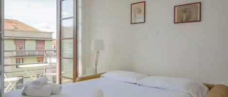 Ferros/tábuas de passar roupa, Wi-Fi, roupa de cama