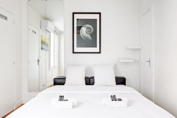 1 Schlafzimmer, Schreibtisch, Reisekinderbett, WLAN