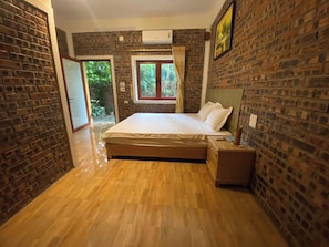 Deluxe Room 103, Garden View