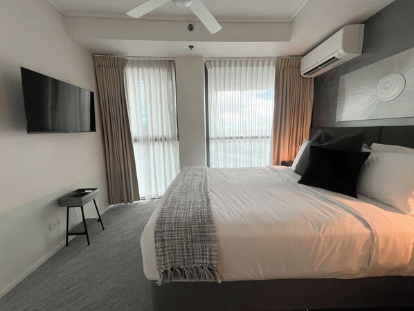 2 bedrooms, iron/ironing board, internet, bed sheets