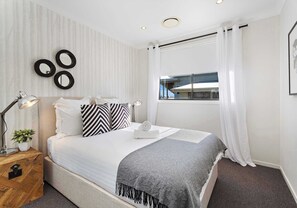 4 bedrooms, desk, iron/ironing board, WiFi