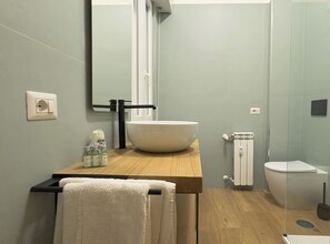 Quadruple Room, Private Bathroom | Bathroom | Shower, hair dryer, towels, soap - Vatican Dolce Remy Guest House (Rome)