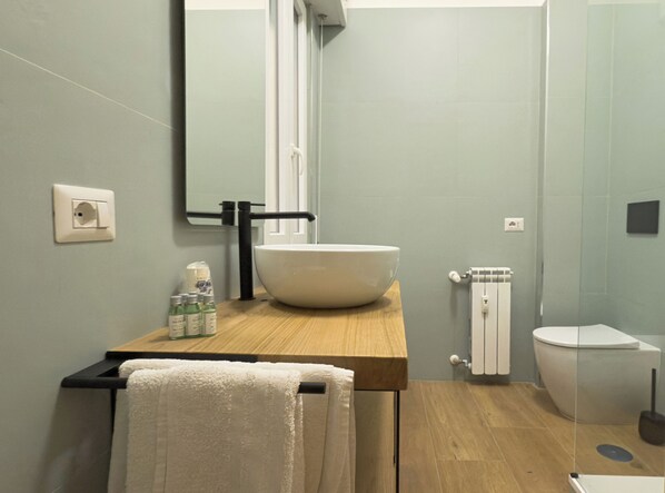 Quadruple Room, Private Bathroom | Bathroom | Shower, hair dryer, towels, soap