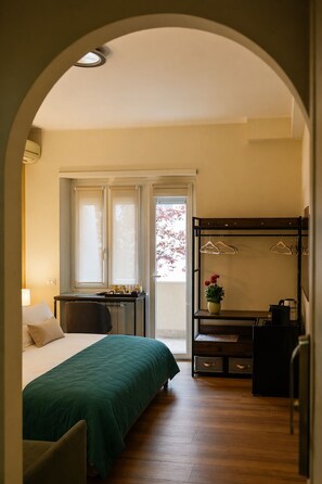 Triple Room, Private Bathroom, City View | Free minibar, in-room safe, desk, laptop workspace - Vatican Dolce Remy Guest House (Rome)