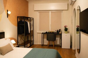 Vierbettzimmer, eigenes Bad | Kostenlose Minibar, Zimmersafe, Schreibtisch