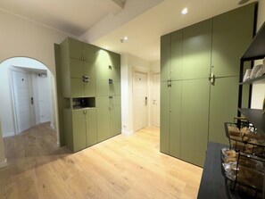 43-inch Smart TV with digital channels - Vatican Dolce Remy Guest House (Rome)