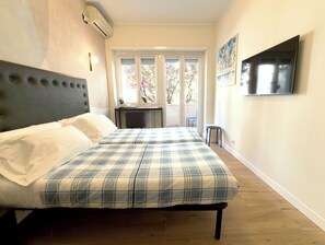 Doppel- oder Zweibettzimmer, eigenes Bad