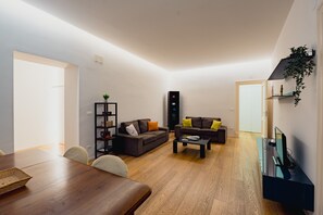 TV - Casa Santa Sofia con terrazza by Wonderful Italy (Palermo)