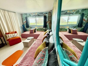 2 habitaciones, tabla de planchar con plancha y cuna de viaje 