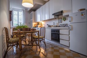 Mikrowelle, Ofen, Herdplatte, Geschirrspüler