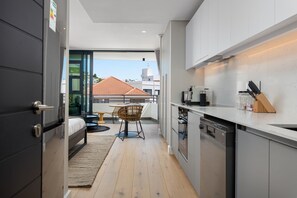 Apartment | 1 bedroom, Internet - Modern Studio w Views in Cape Town Bantry Condo (Cape Town)